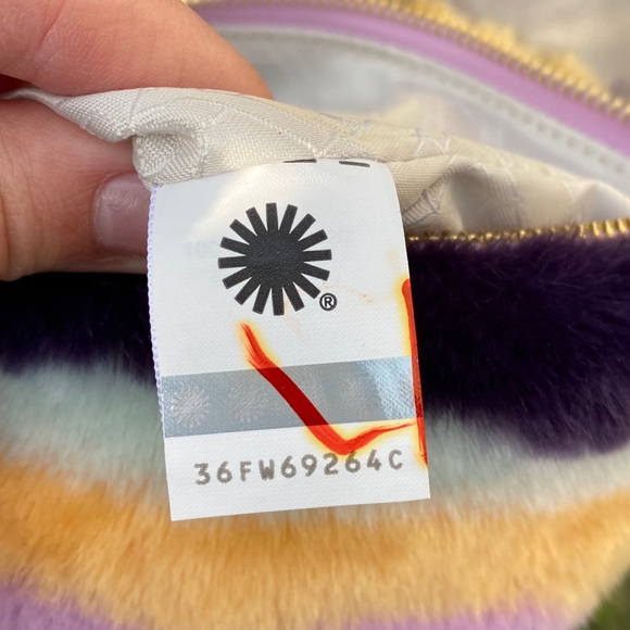 NWOT Ugg Medium Zip Mural Pouch - Picture 5 of 7